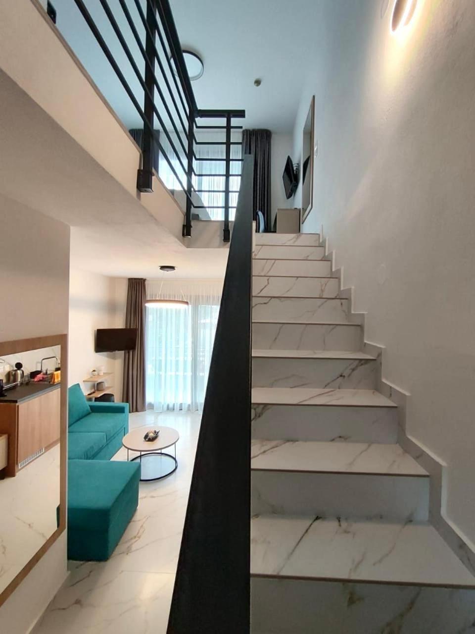 Four Shades Luxury Suites Sarti Eksteriør billede