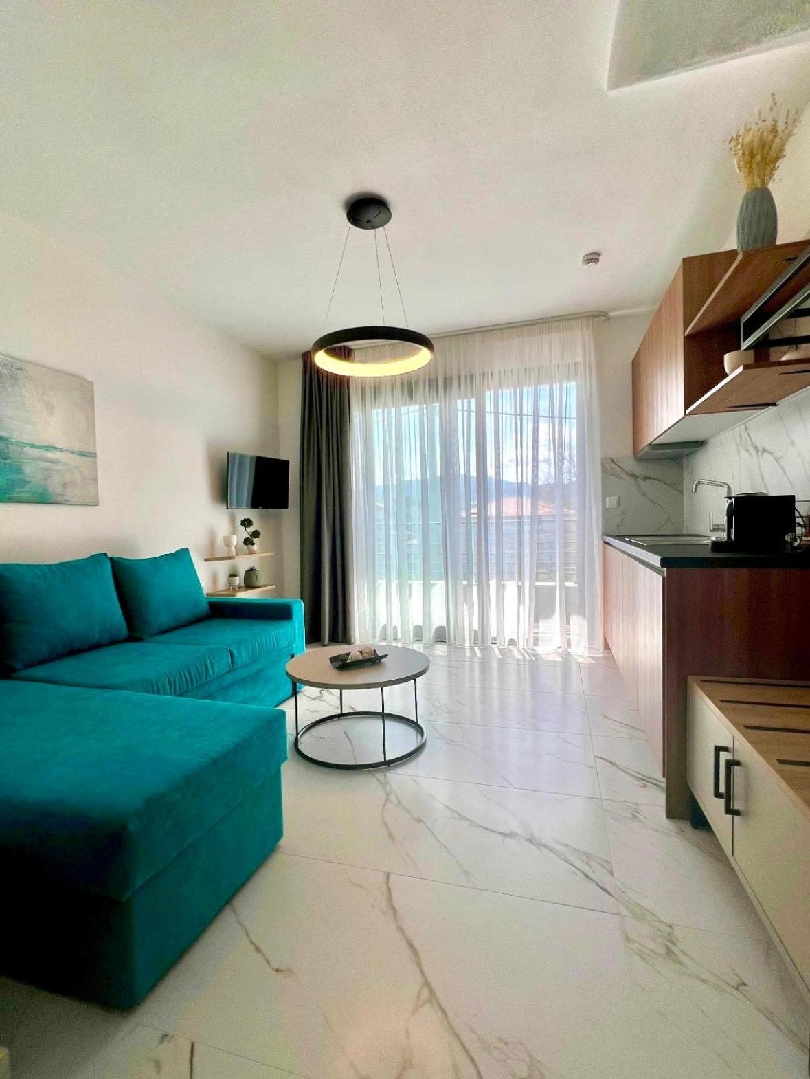 Four Shades Luxury Suites Sarti Eksteriør billede