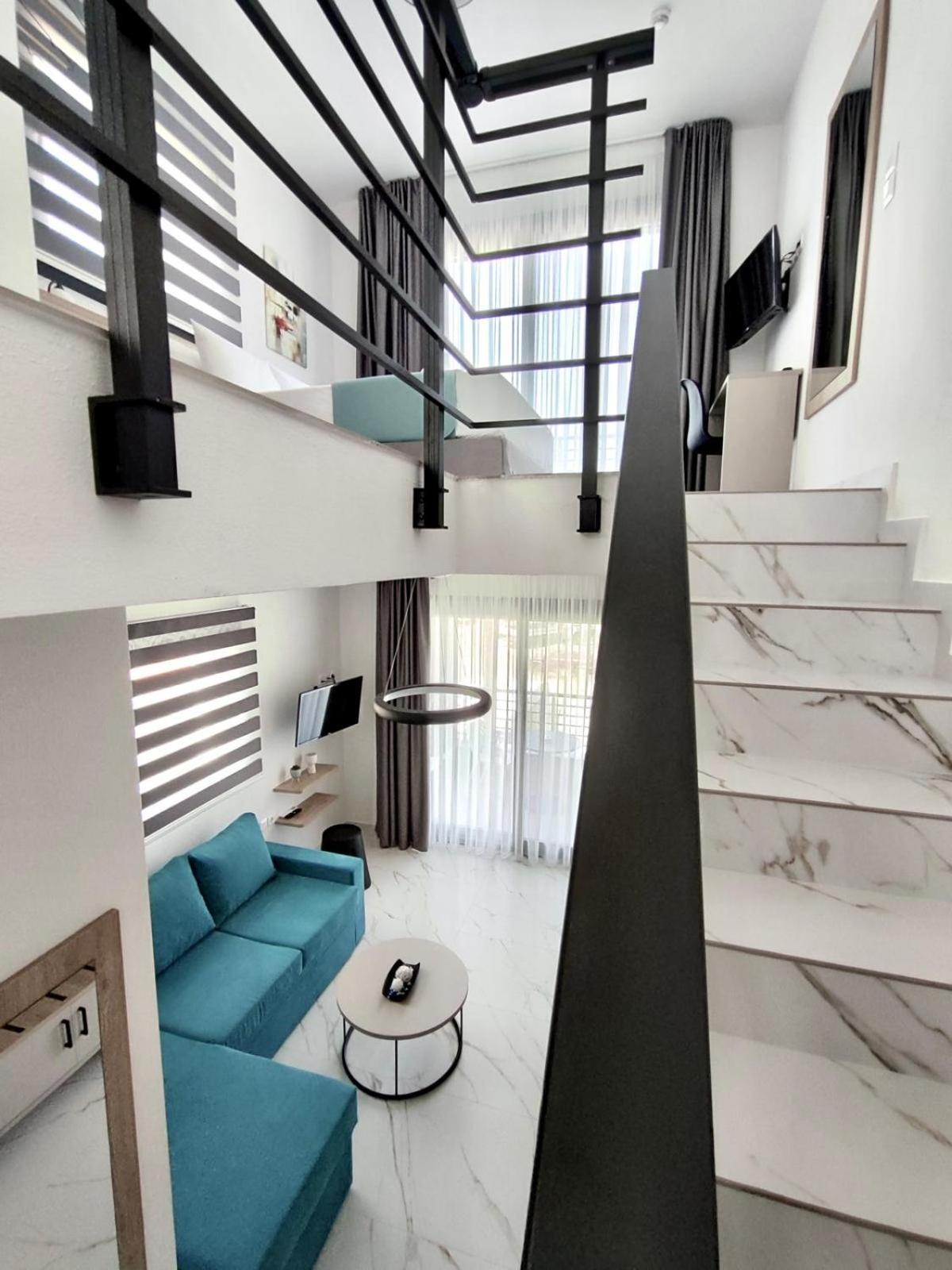 Four Shades Luxury Suites Sarti Eksteriør billede