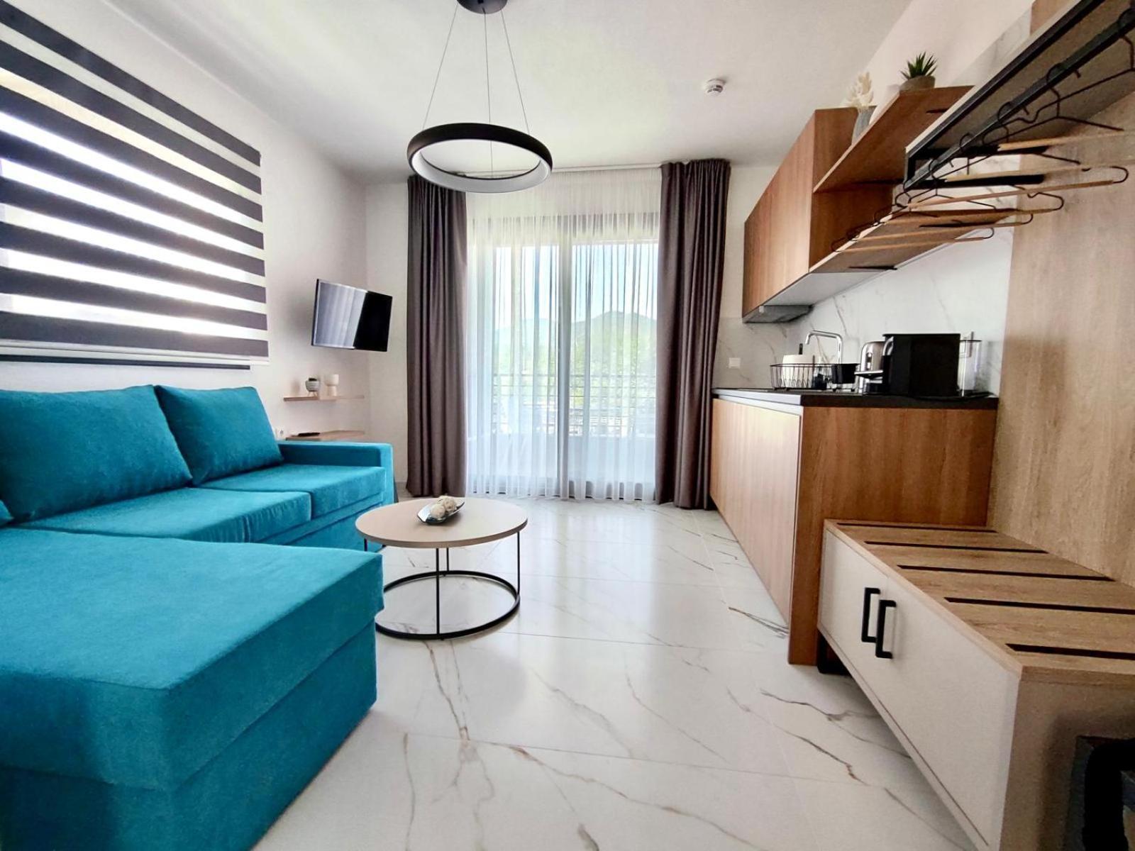 Four Shades Luxury Suites Sarti Eksteriør billede