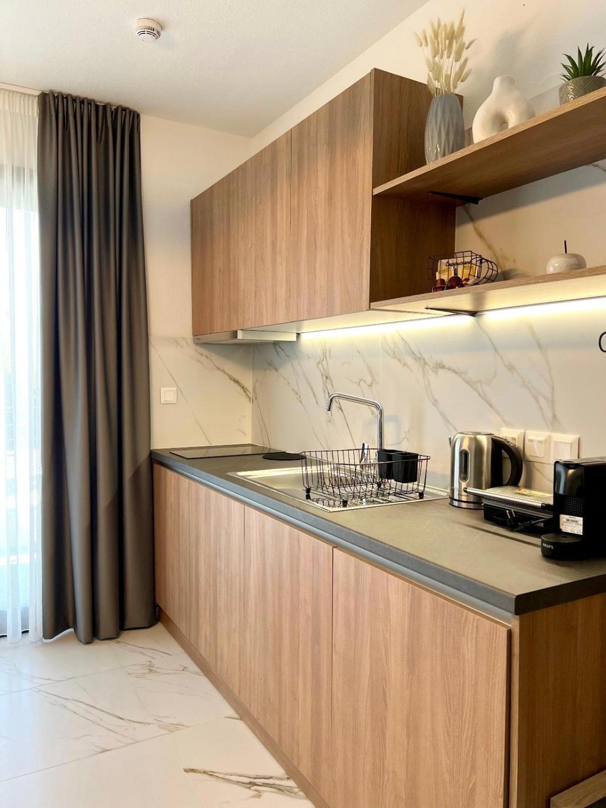Four Shades Luxury Suites Sarti Eksteriør billede