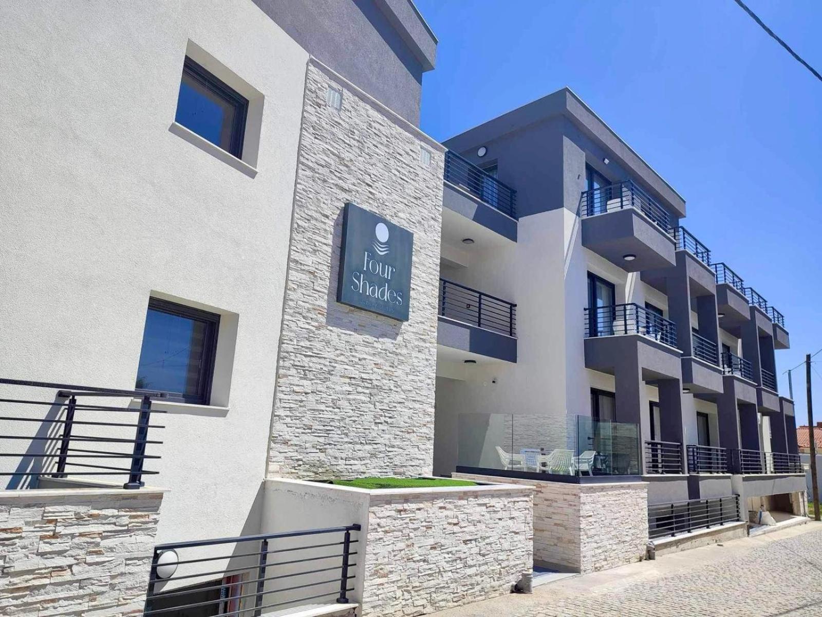 Four Shades Luxury Suites Sarti Eksteriør billede