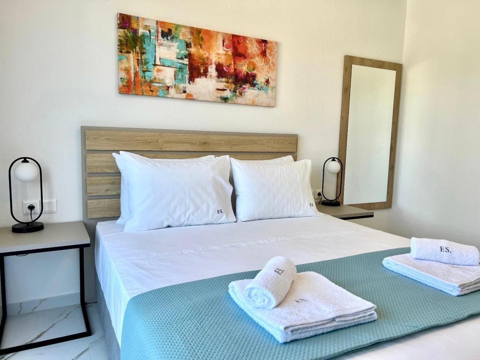 Four Shades Luxury Suites Sarti Eksteriør billede