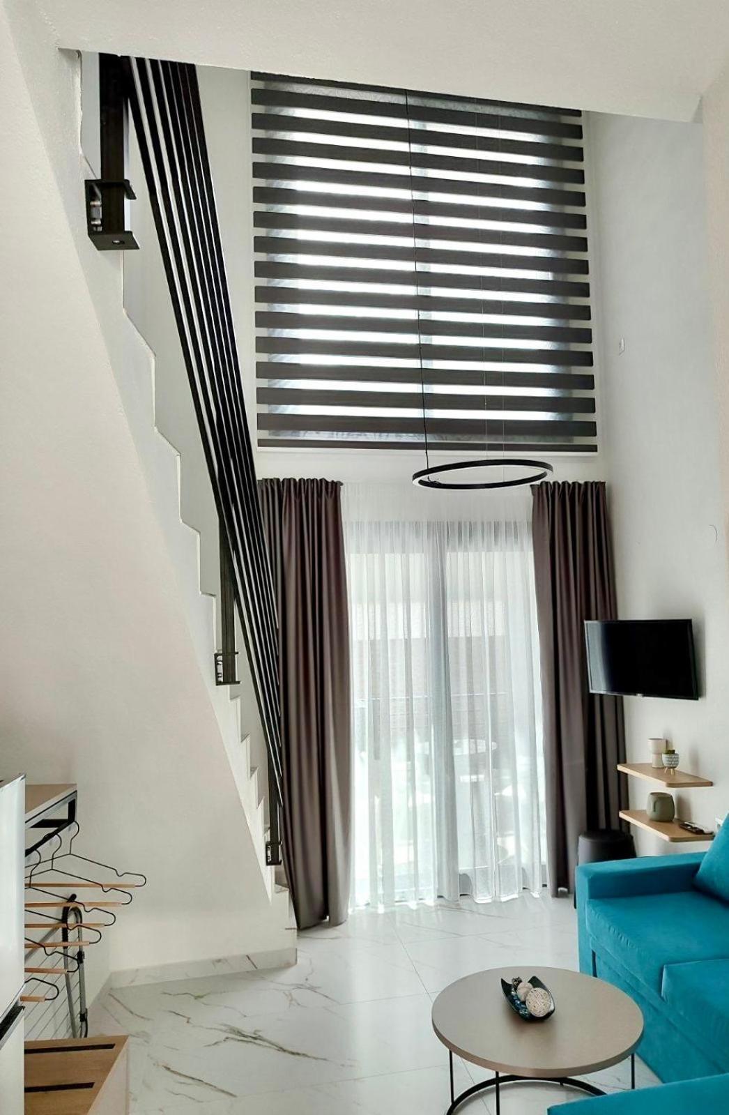 Four Shades Luxury Suites Sarti Eksteriør billede
