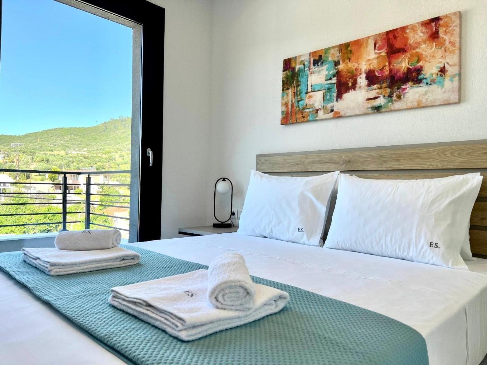 Four Shades Luxury Suites Sarti Eksteriør billede