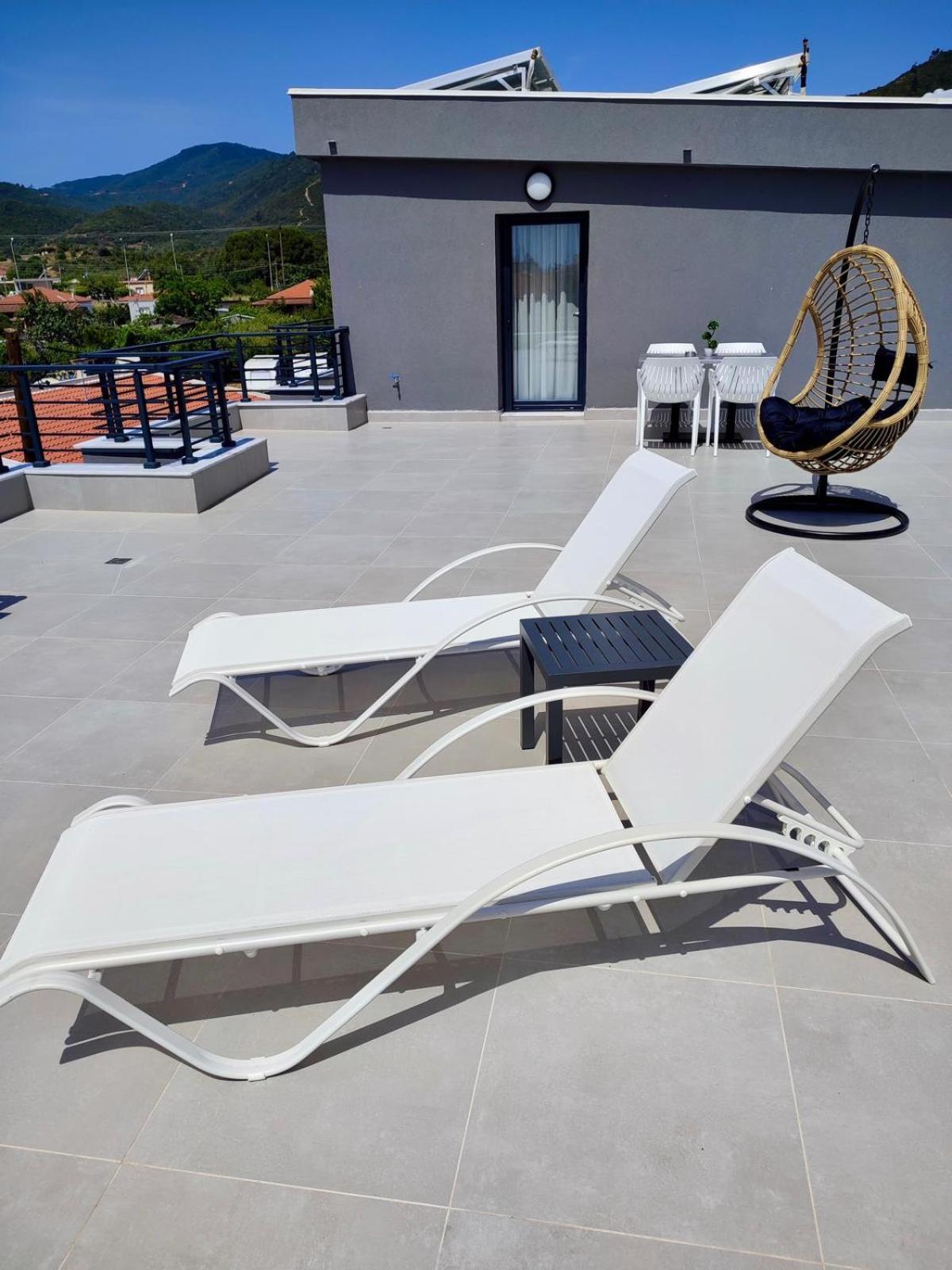 Four Shades Luxury Suites Sarti Eksteriør billede