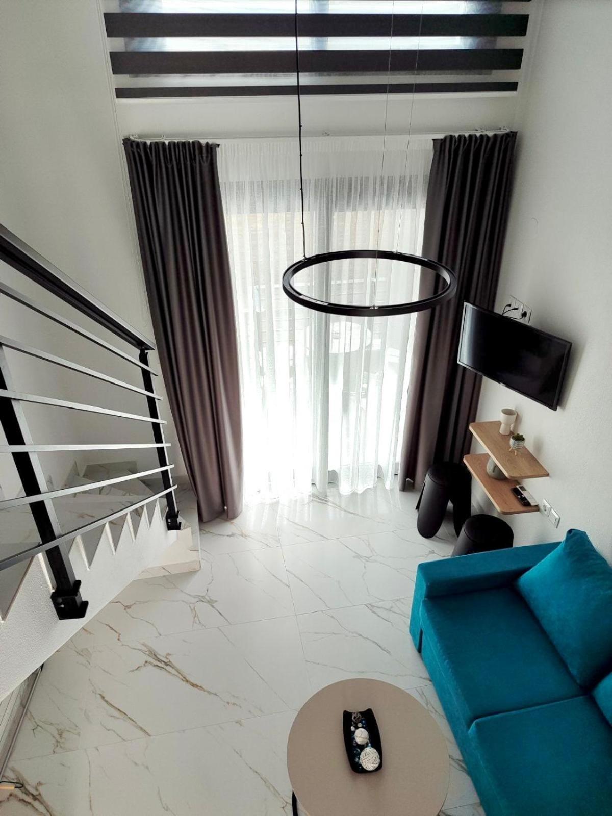 Four Shades Luxury Suites Sarti Eksteriør billede