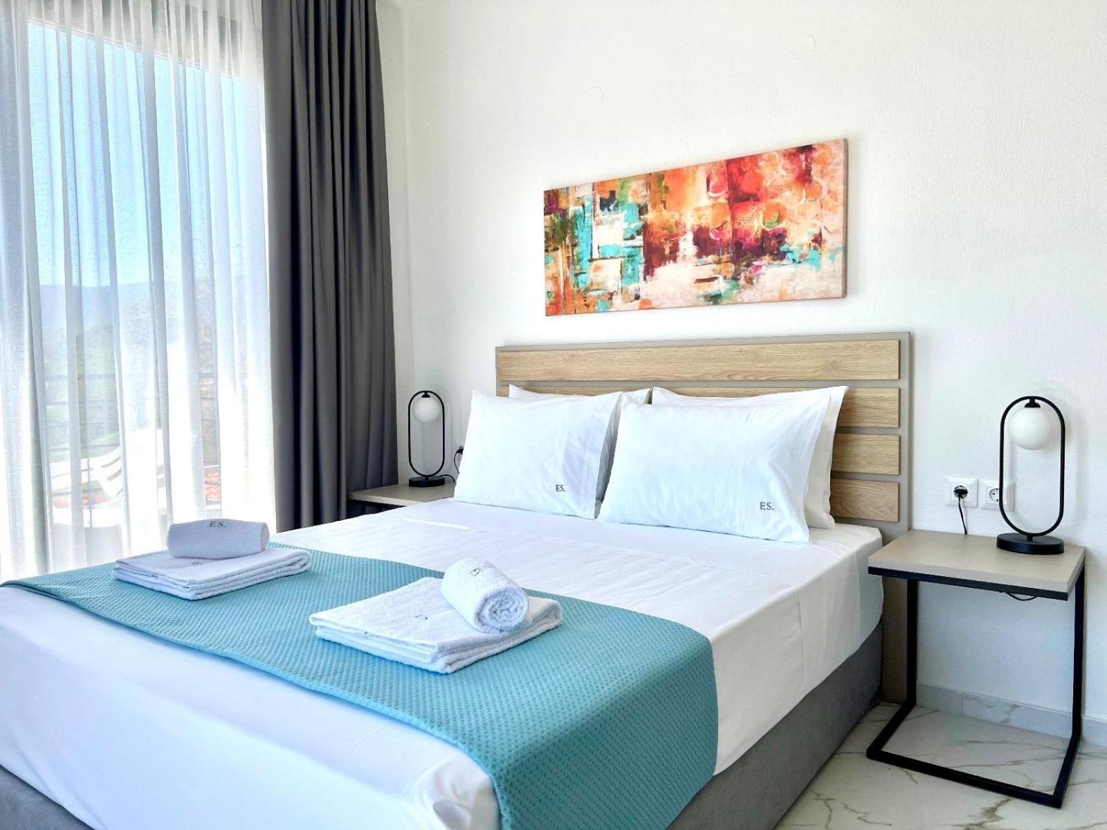 Four Shades Luxury Suites Sarti Eksteriør billede