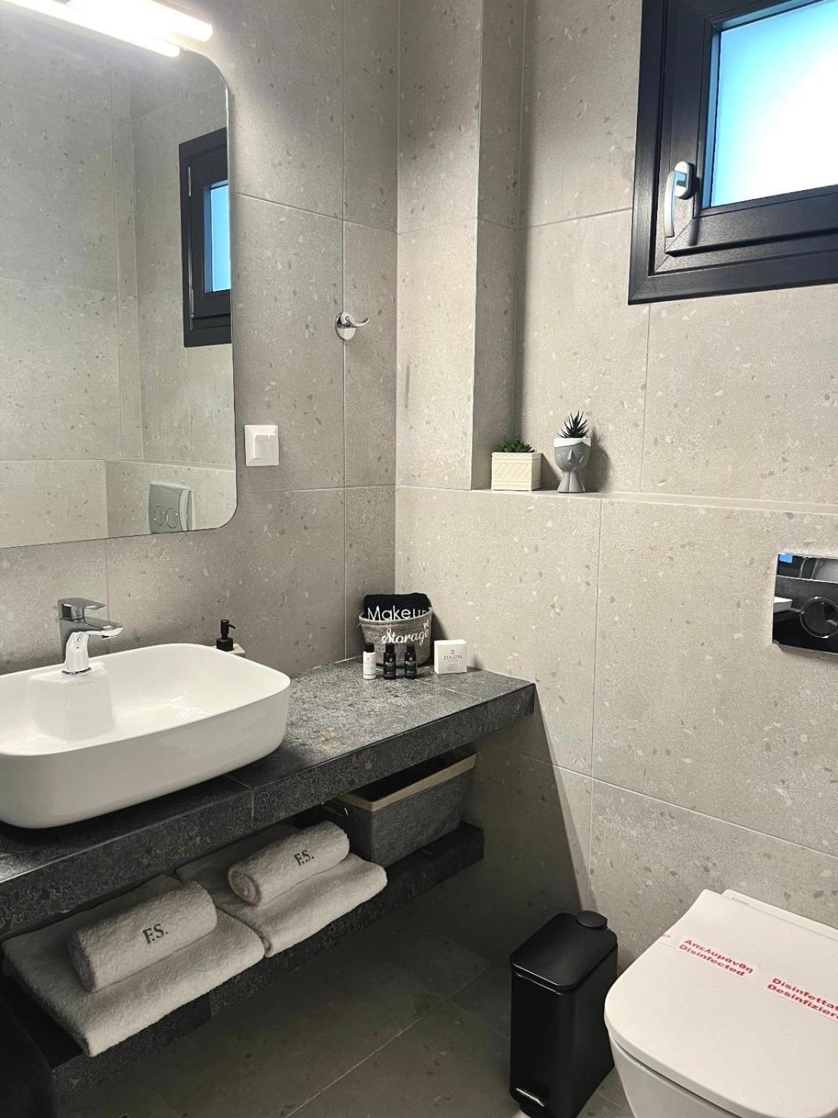 Four Shades Luxury Suites Sarti Eksteriør billede
