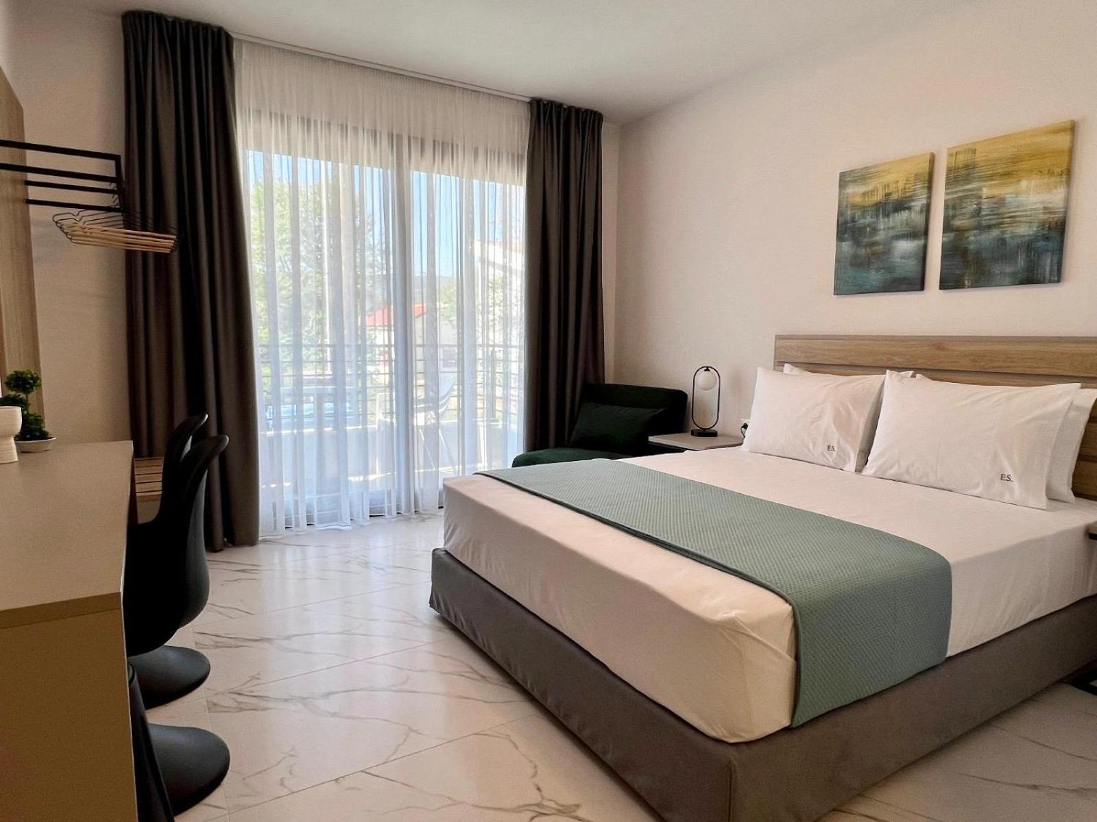Four Shades Luxury Suites Sarti Eksteriør billede