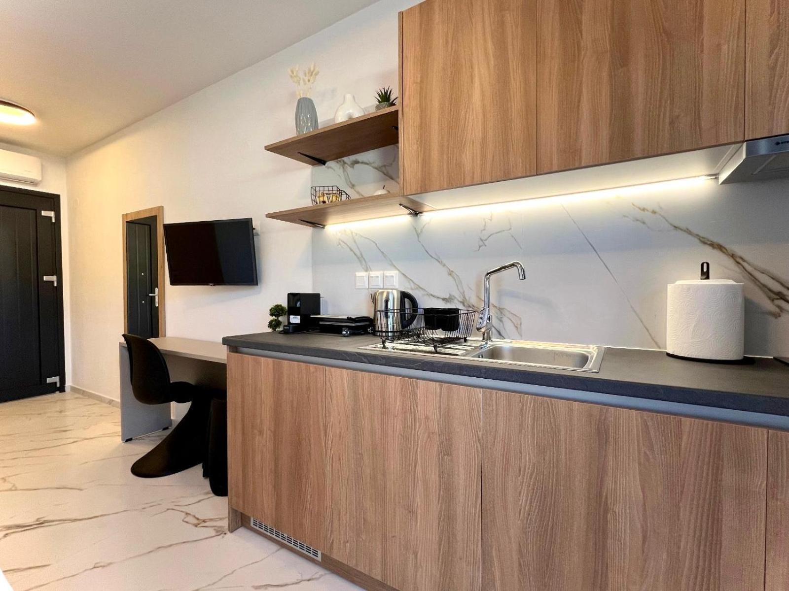 Four Shades Luxury Suites Sarti Eksteriør billede