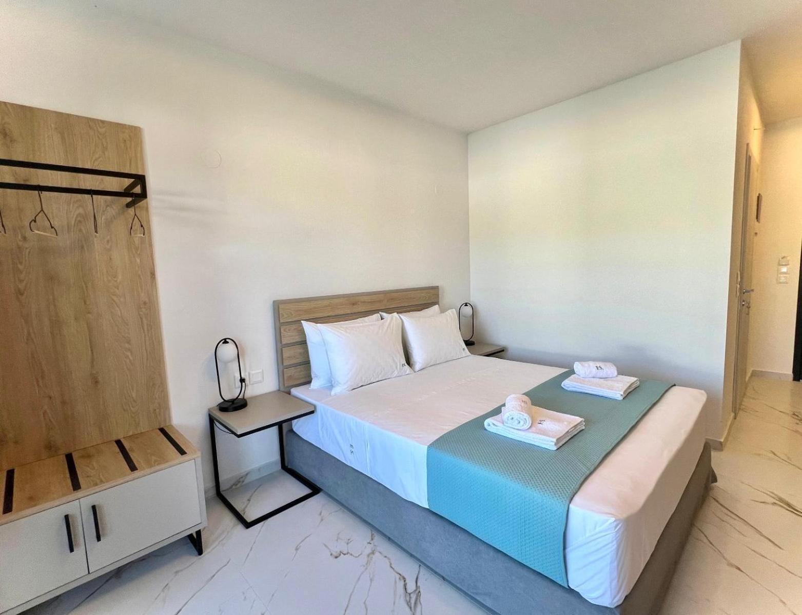 Four Shades Luxury Suites Sarti Eksteriør billede