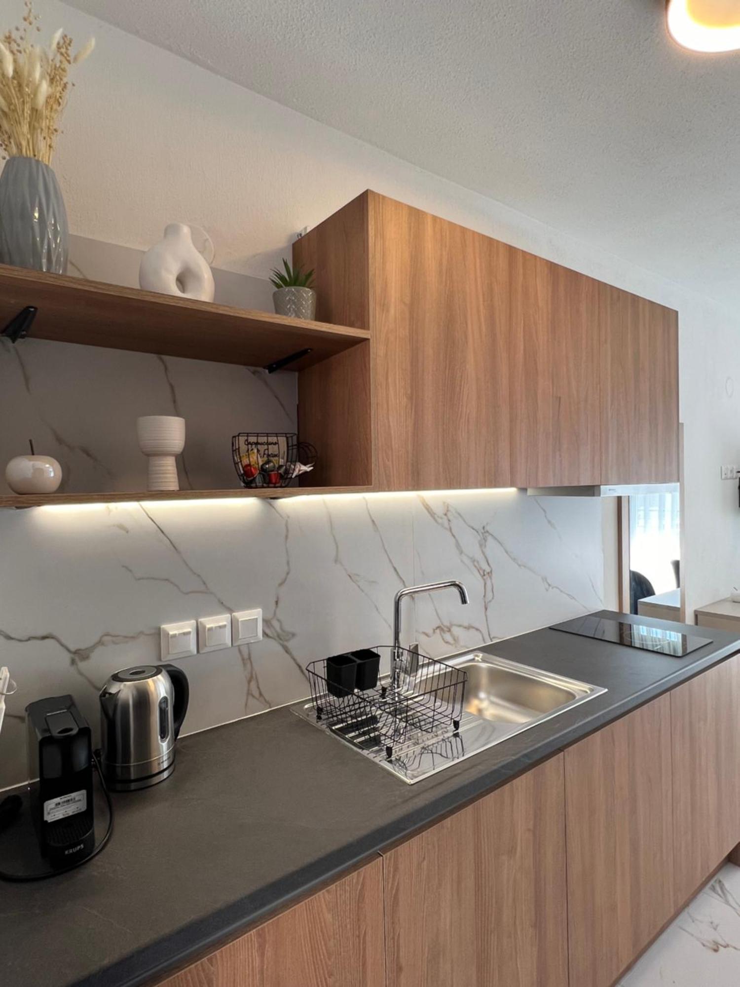 Four Shades Luxury Suites Sarti Eksteriør billede