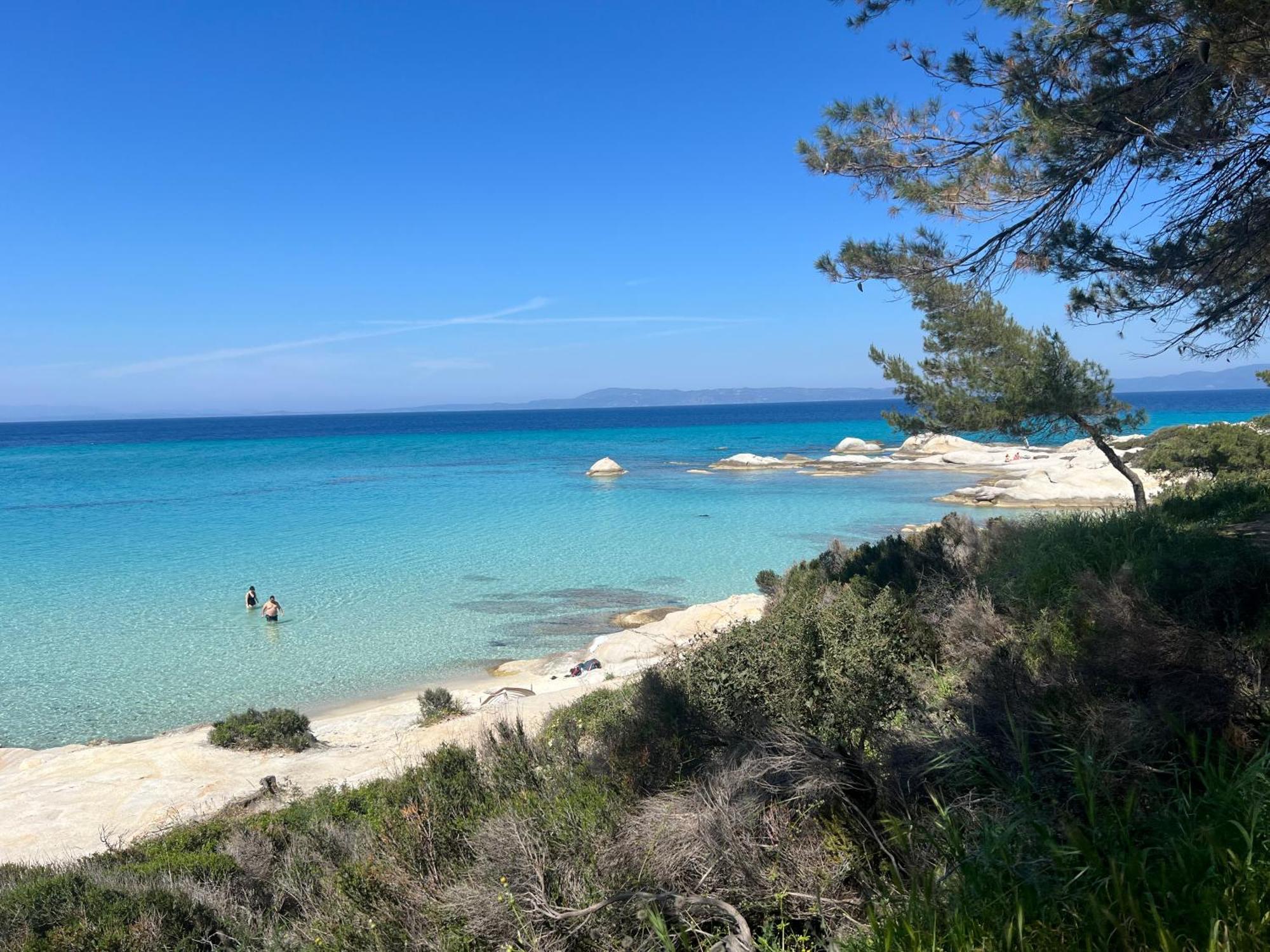 Four Shades Luxury Suites Sarti Eksteriør billede