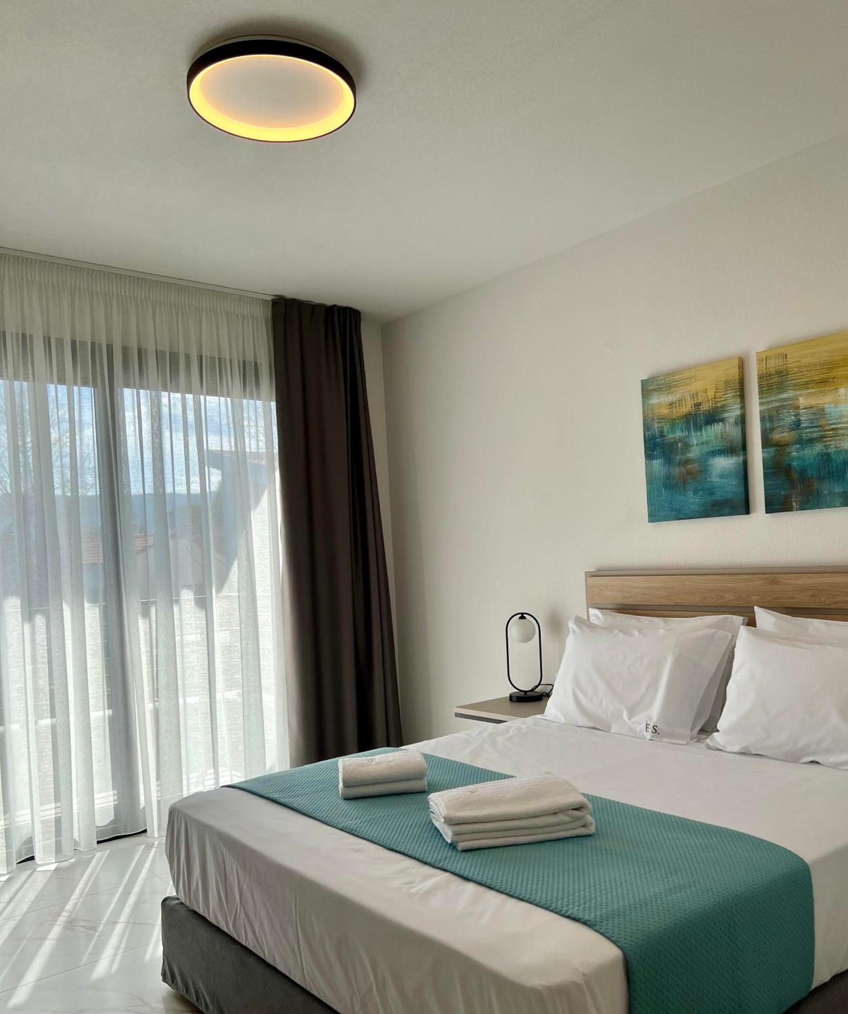 Four Shades Luxury Suites Sarti Eksteriør billede