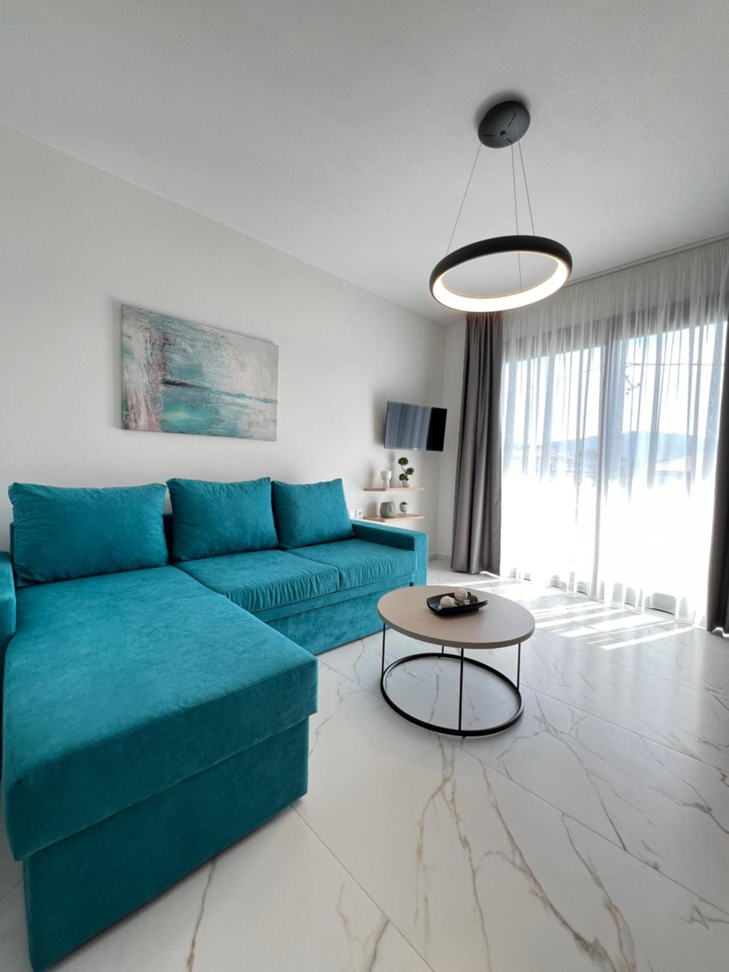 Four Shades Luxury Suites Sarti Eksteriør billede