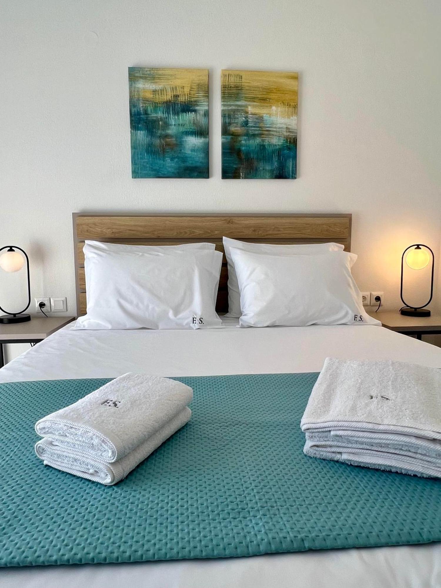 Four Shades Luxury Suites Sarti Eksteriør billede