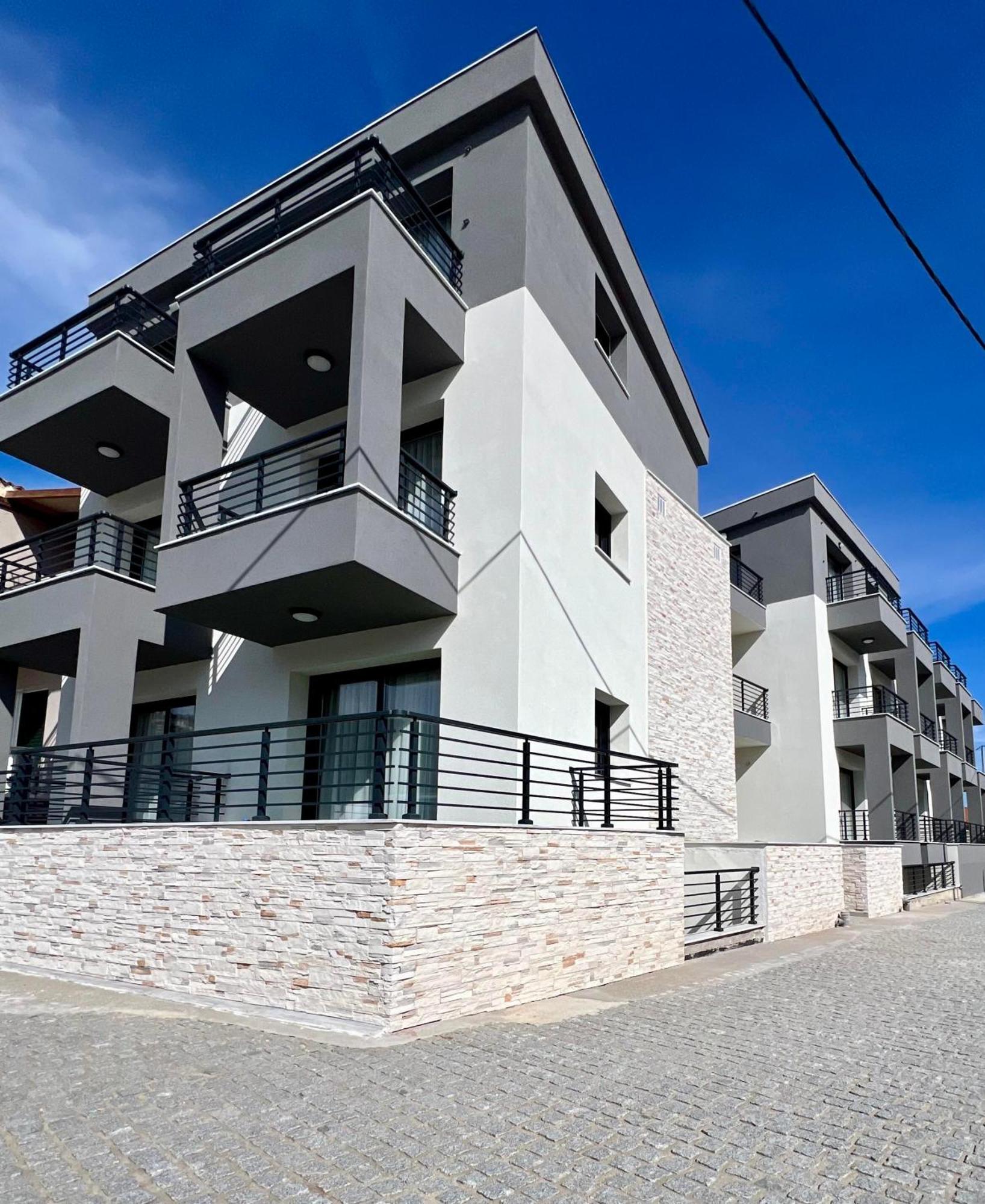 Four Shades Luxury Suites Sarti Eksteriør billede